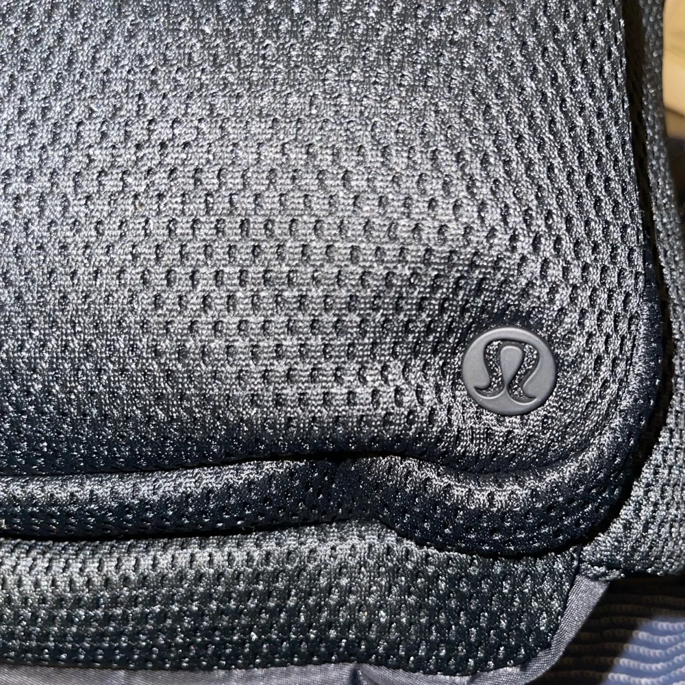 Lululemon Everywhere Backpack 22L Mesh Black NWT